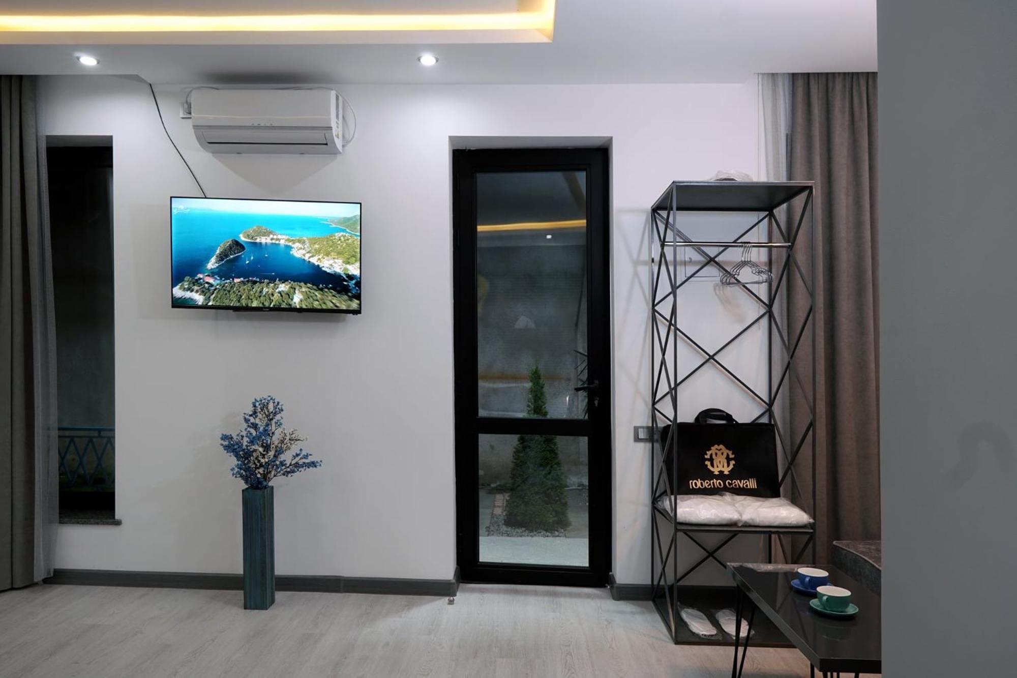 Hotel Varla Кутаиси Екстериор снимка