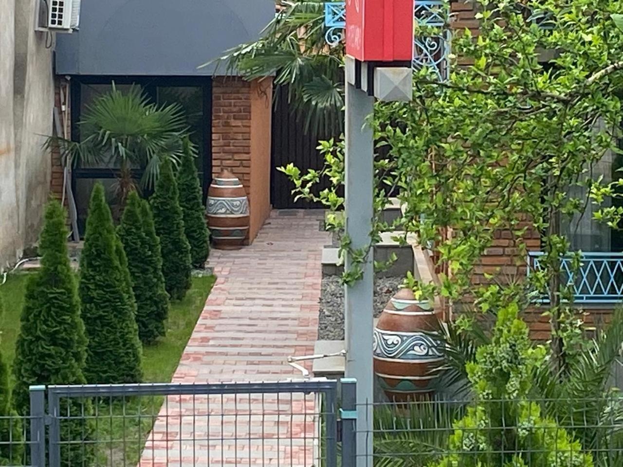 Hotel Varla Кутаиси Екстериор снимка