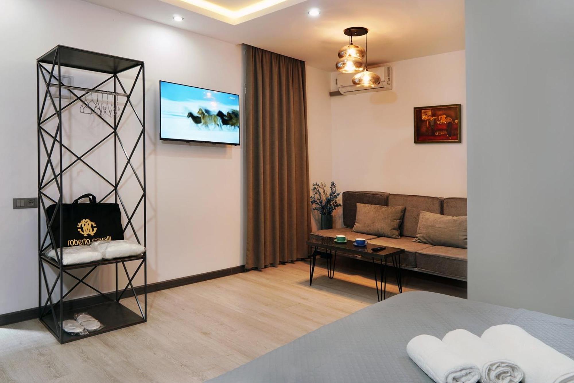 Hotel Varla Кутаиси Екстериор снимка