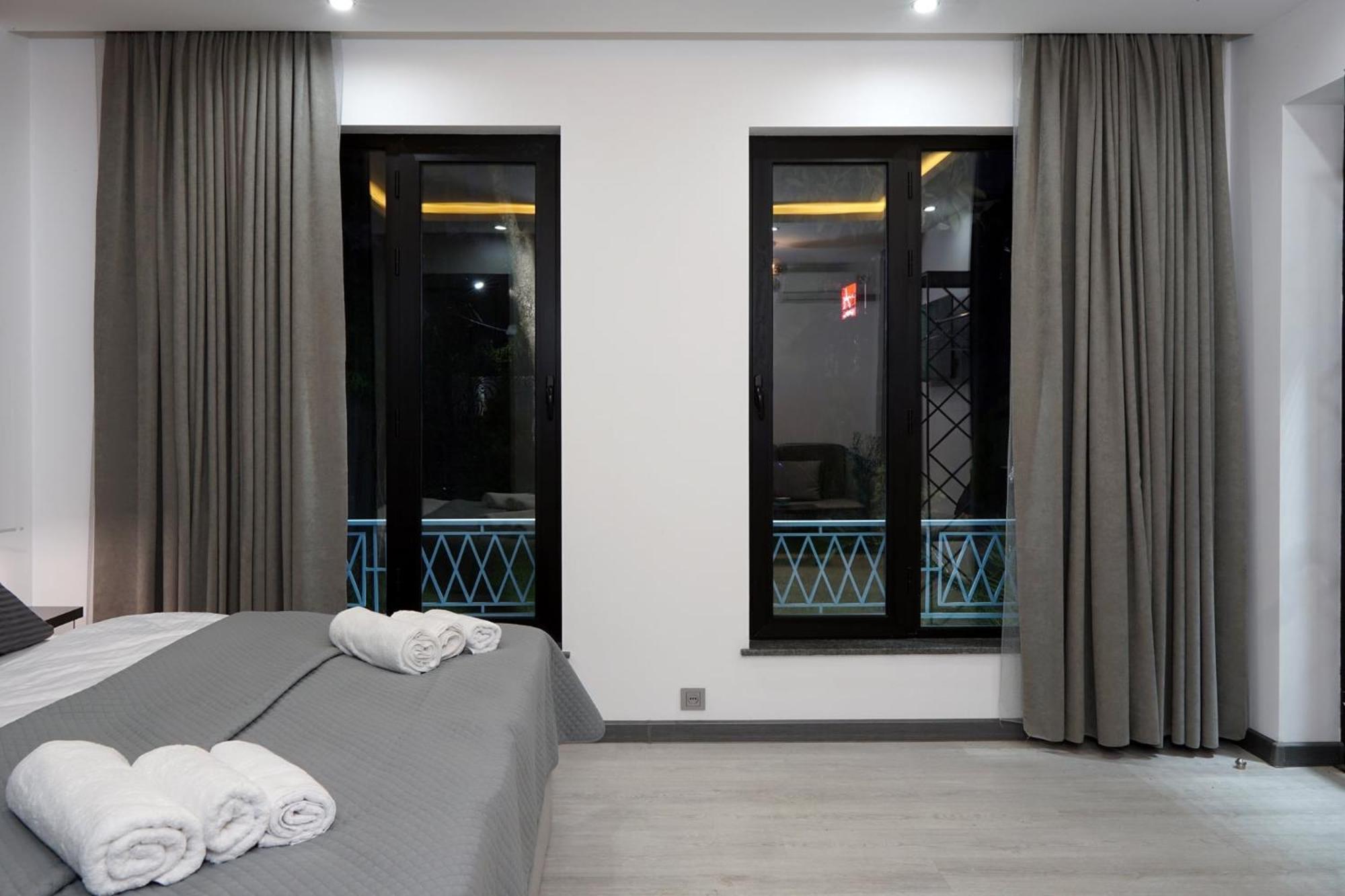 Hotel Varla Кутаиси Екстериор снимка