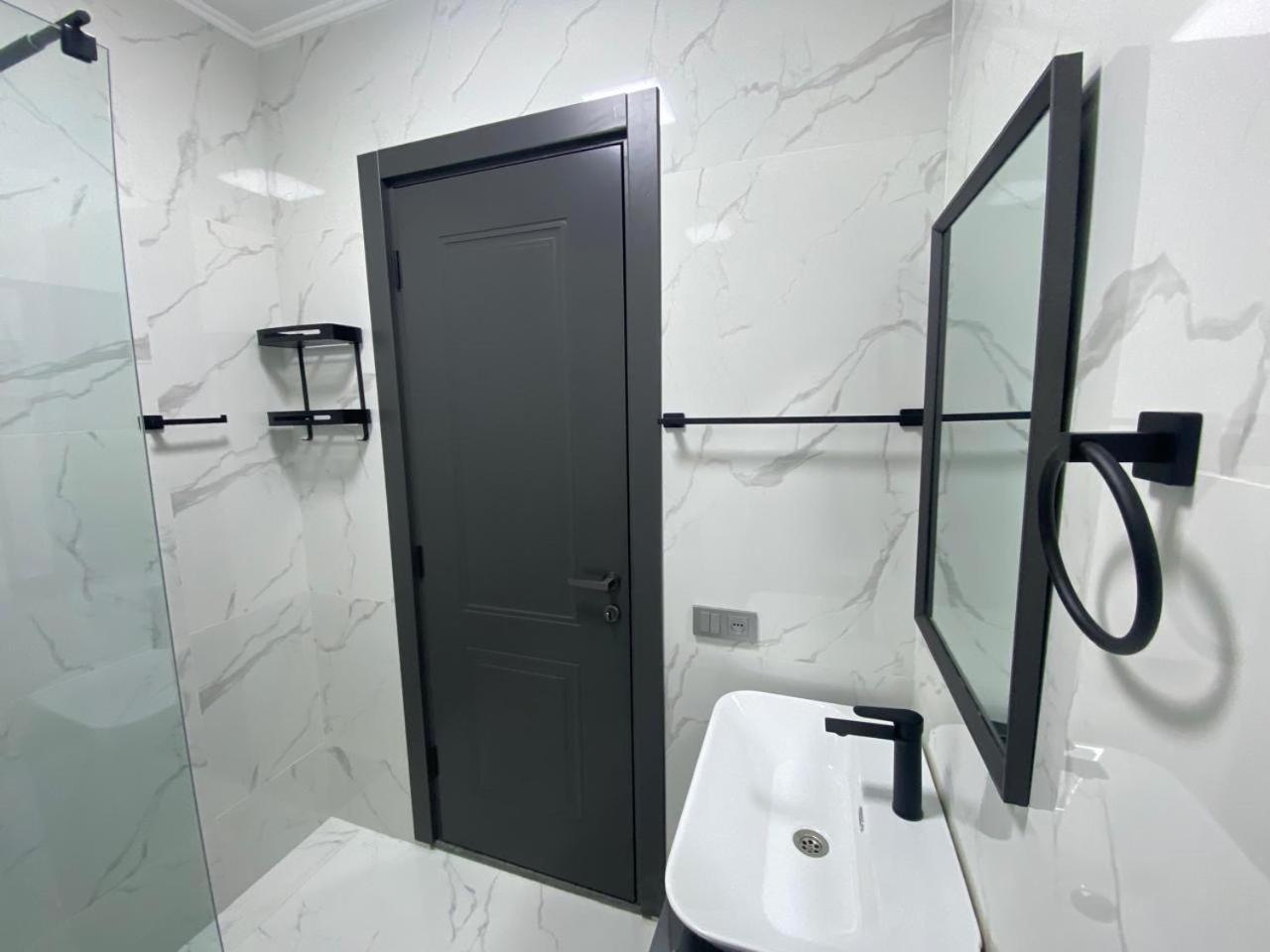 Hotel Varla Кутаиси Екстериор снимка