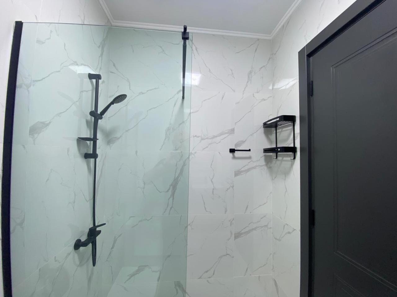 Hotel Varla Кутаиси Екстериор снимка