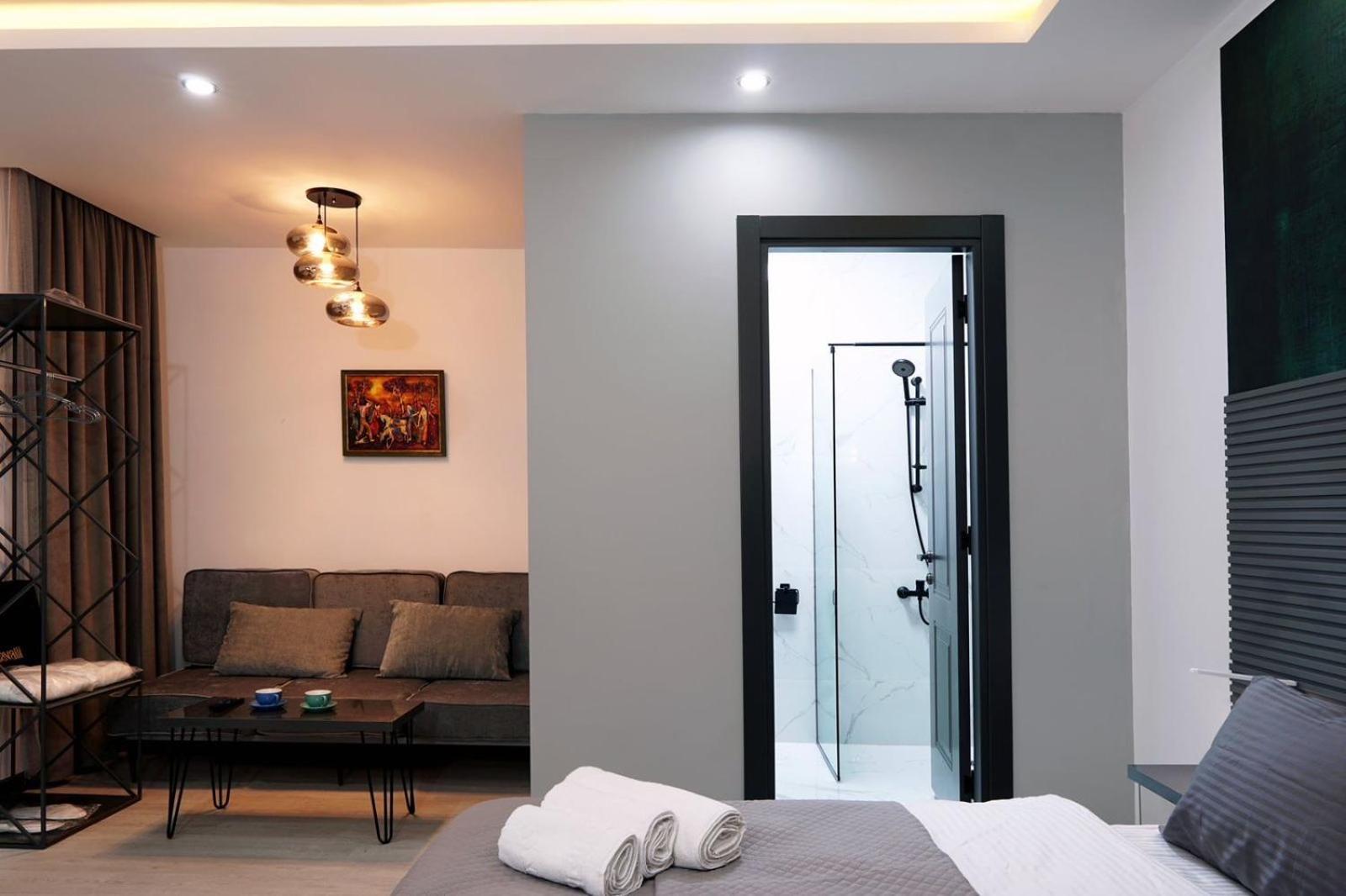 Hotel Varla Кутаиси Екстериор снимка