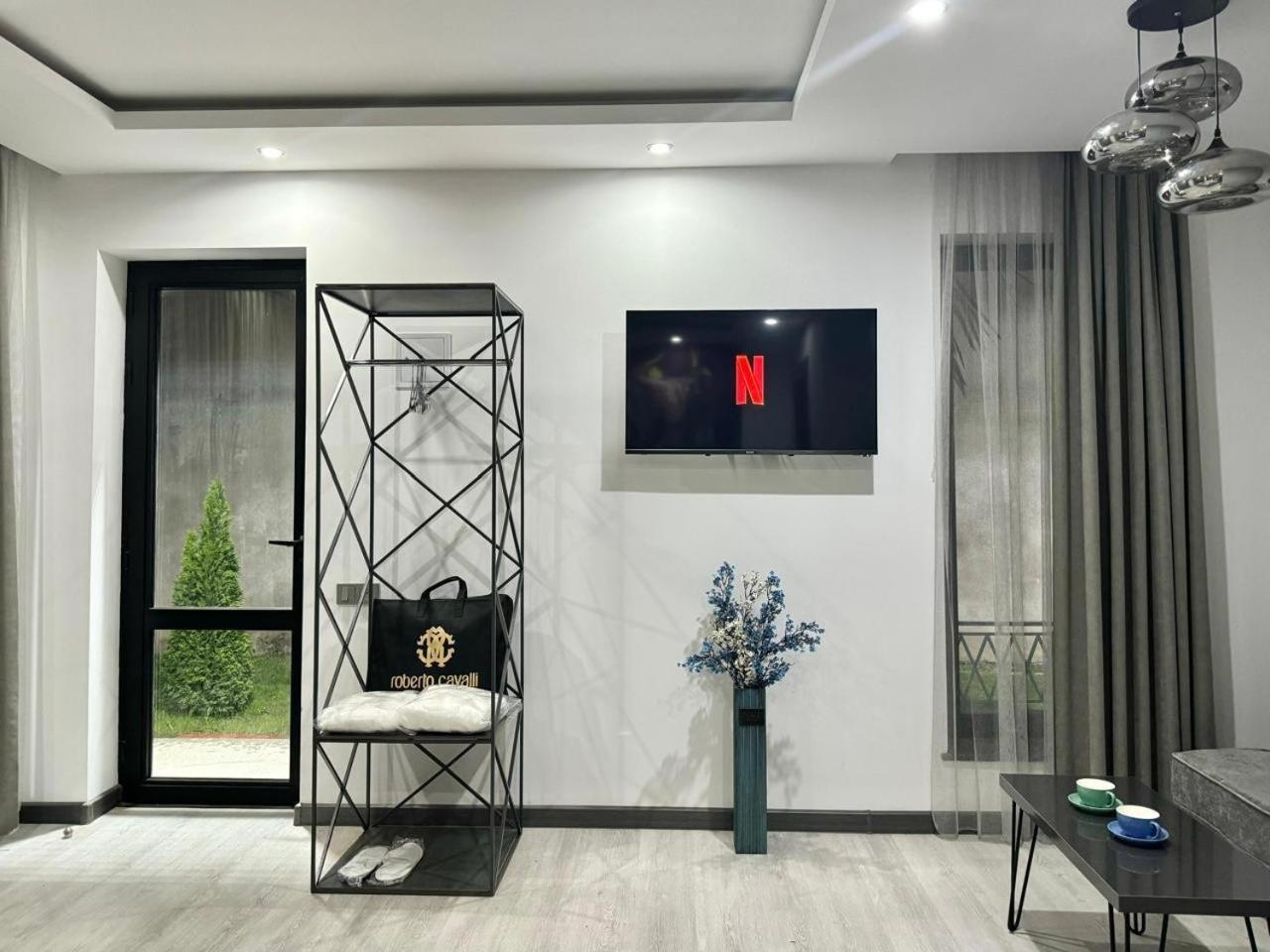 Hotel Varla Кутаиси Екстериор снимка
