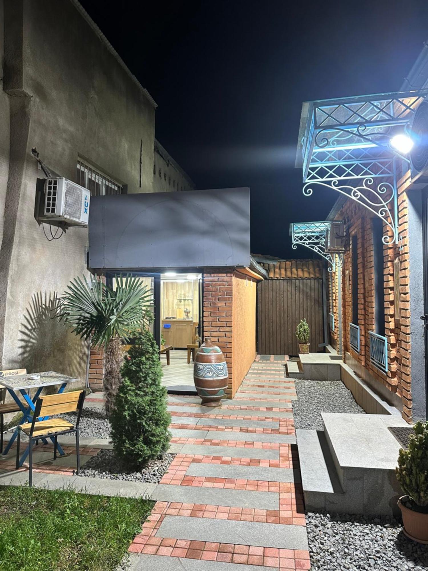 Hotel Varla Кутаиси Екстериор снимка